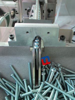 自動(dòng)鎖長螺絲機(jī)